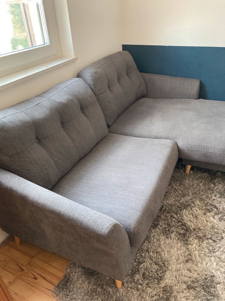 Graues Zweisitzer Sofa, Couch mit Recamiere in Saarbrücken