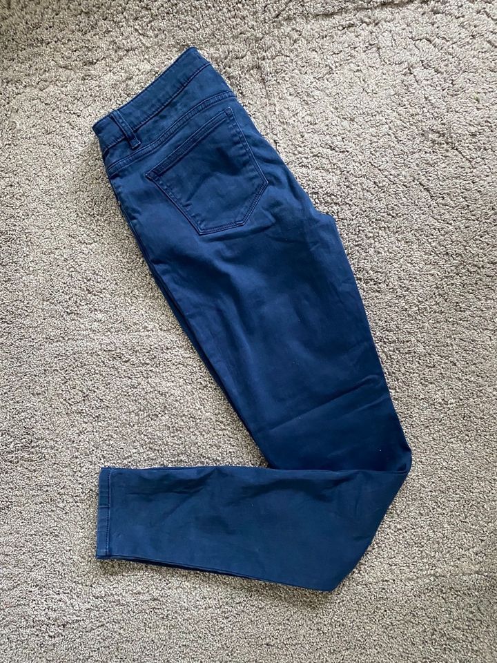 Weiche Jeans in toller Farbe / Größe 36 in München