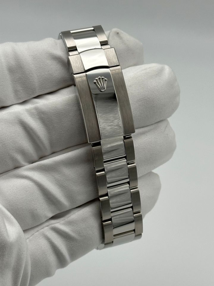 Rolex Datejust 41 Grün Motif Oyster NEU 2024 in Düsseldorf