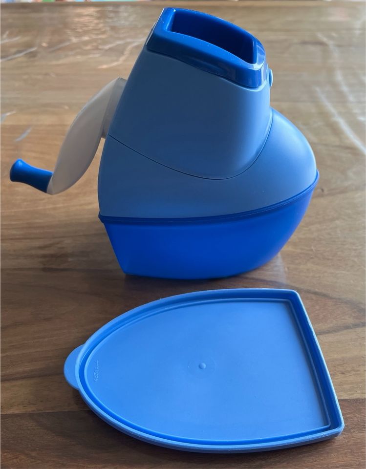 Tupperware Reibe Mahl Chef blau selten genutzt in Biessenhofen