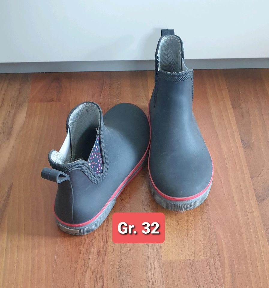 Kostenlos Schuhe in verschiedenen Größen in Lugau