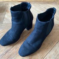 Stiefeletten mit Absatz in schwarz Gr 39 Hessen - Seligenstadt Vorschau