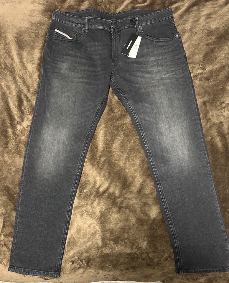 Diesel Jeans, grau/schwarz 40/32, neu mit Etikett in Essen