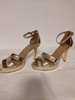 Sommersandalen hochhackig Gr.41 neu Niedersachsen - Giesen Vorschau