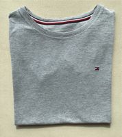 Tommy Hilfiger T-Shirt, grau, Größe 140/ 152 Niedersachsen - Belm Vorschau