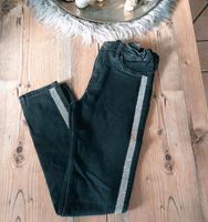 Besondere H&M Skinny Fit Jeans schwarz mit Strass Streifen Gr 152 Niedersachsen - Großenkneten Vorschau