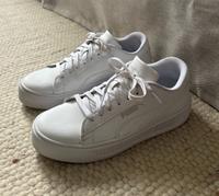Schicke Puma Schuhe weiß in Gr. 40 Buchholz-Kleefeld - Hannover Groß Buchholz Vorschau