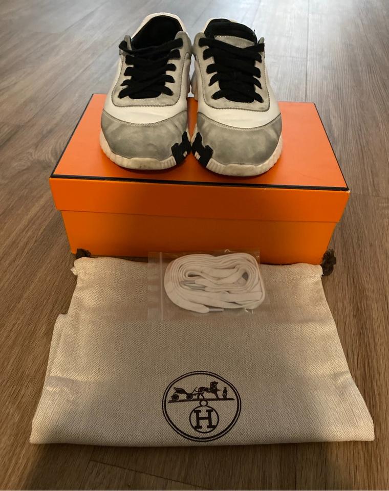 Original HERMÈS Sneaker in grau/ schwarz/ weiß, Größe 38 in Hanau