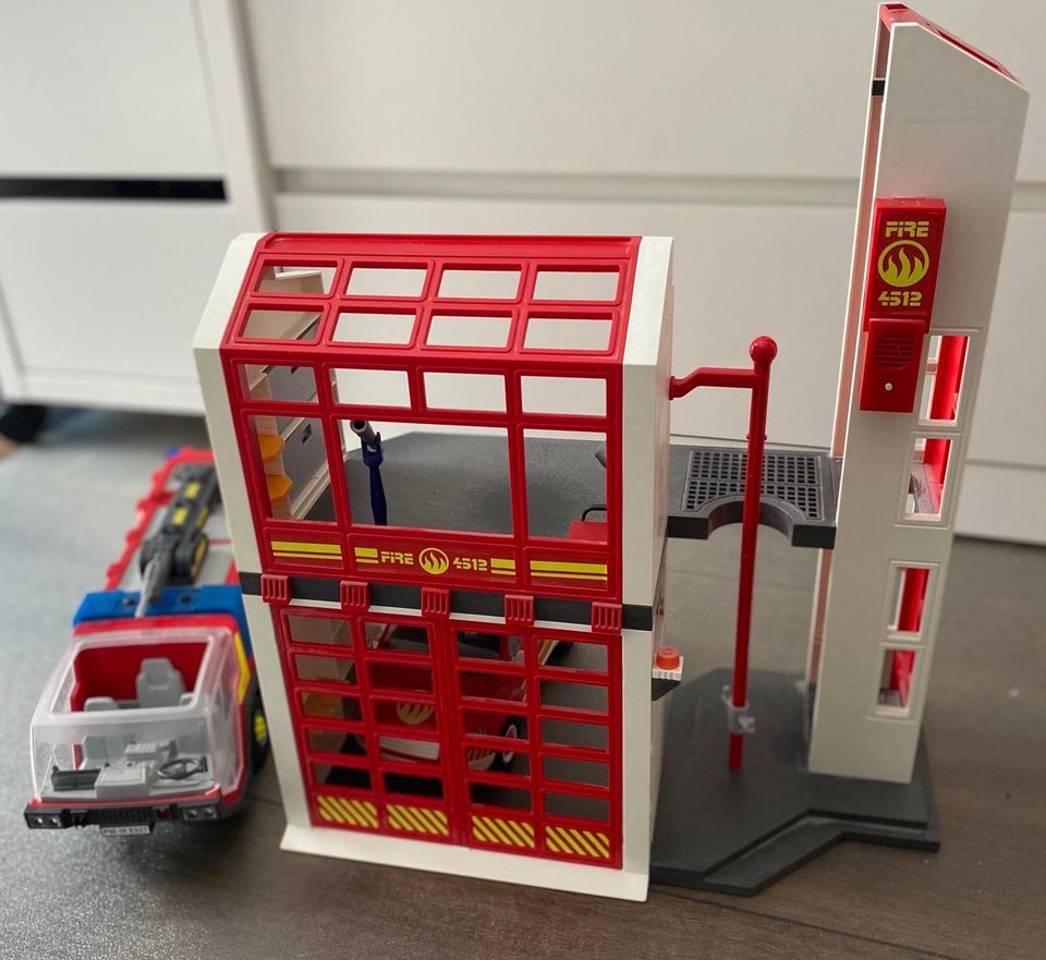 PLAYMOBIL Feuerwehr Station Set Fahrzeuge super in Marl