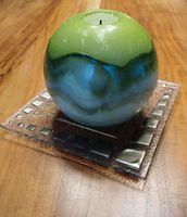 Große runde Kerze grün mit Glasteller | Dekoration Frühling Hessen - Selters Vorschau