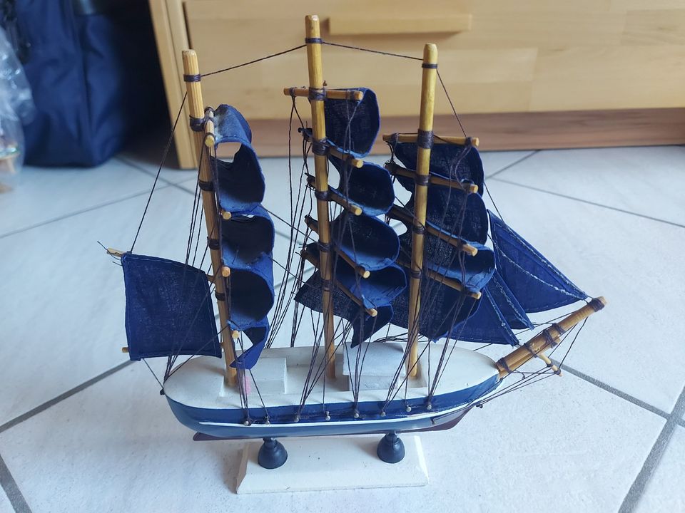 Segelschiff-Modell aus Holz in Morsbach