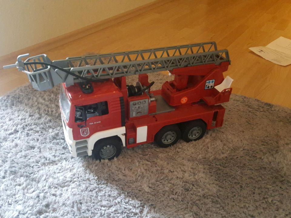 Bruder Feuerwehrwagen in Esens