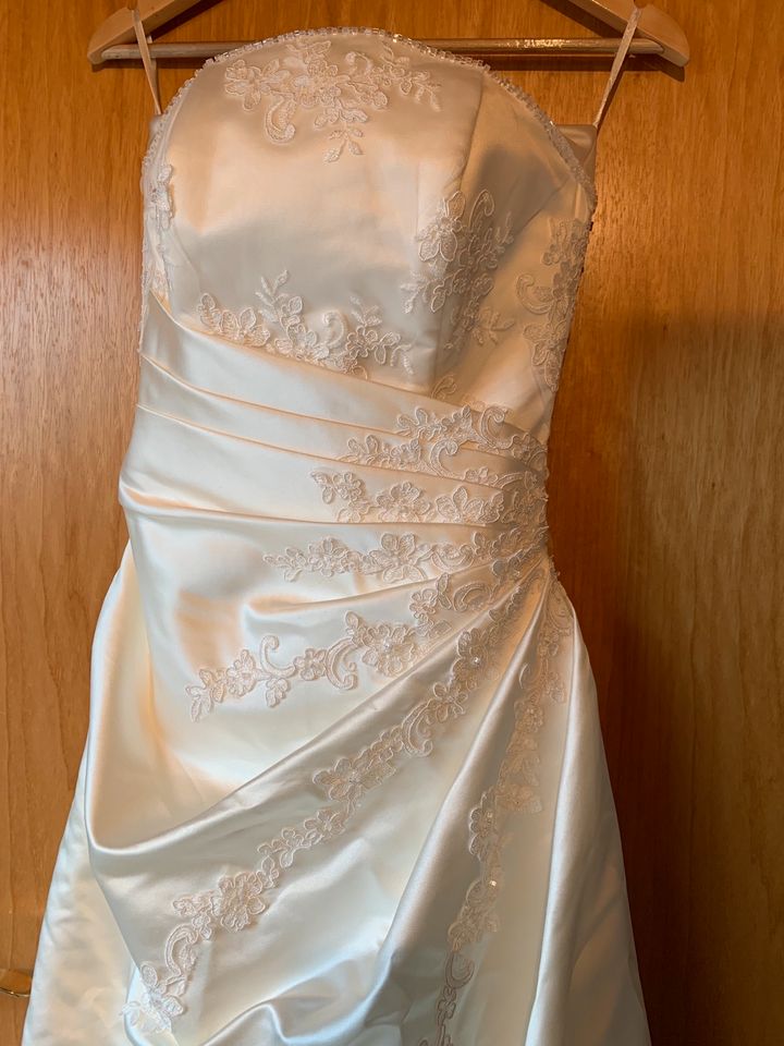 Hochzeitskleid/ Brautkleid/ A-Linie/ Prinzessinenbrautkleid in Glattbach Unterfr.