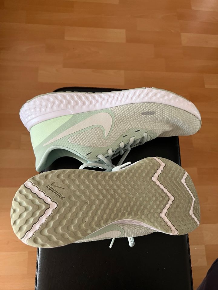 Nike Running Damen Laufschuhe neuwertig in Barsbüttel