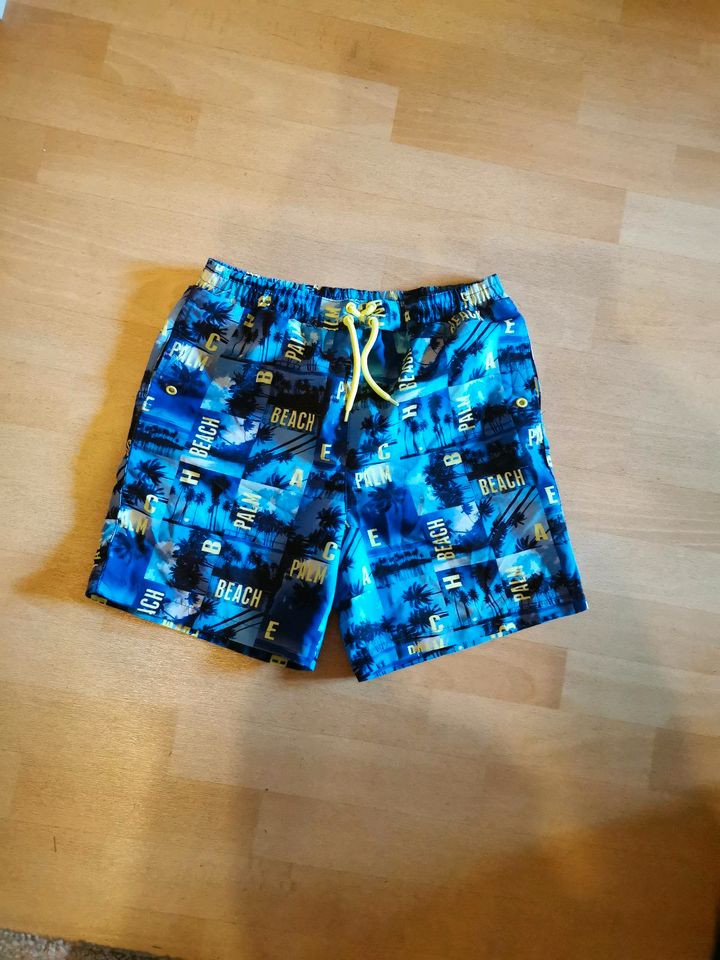 Badehose Badeshort gr 158-164 Junge in Giesen