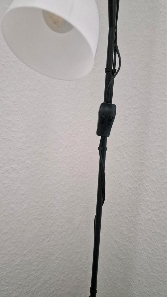 Ikea Stehlampe Stehleuchte zwei Lampen Deckenfluter in Essen