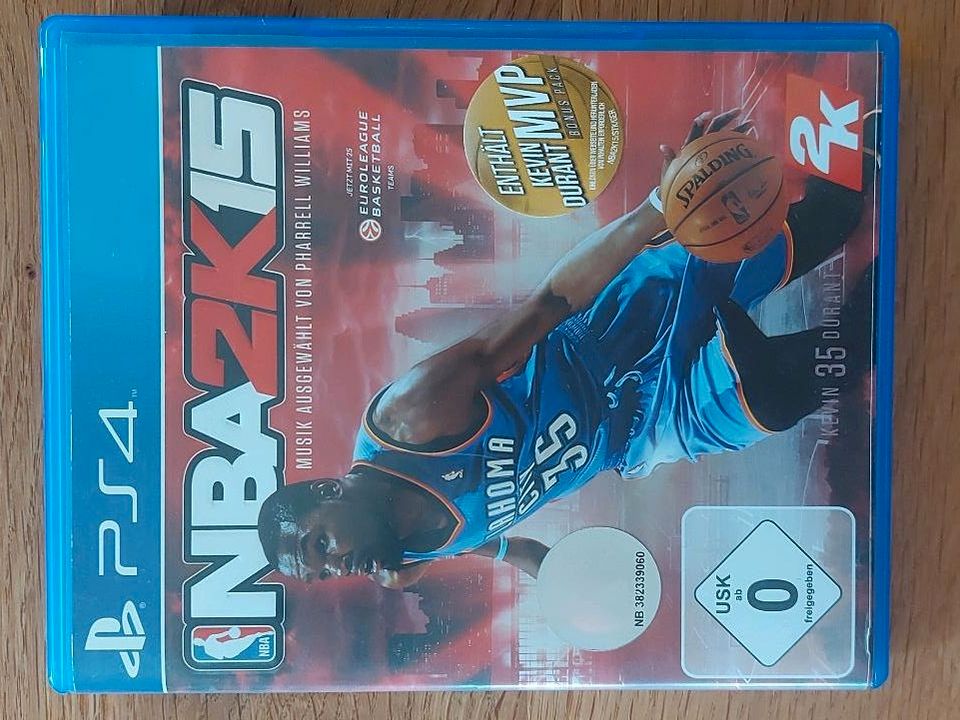 PS4-Spiel NBA2K15 in Walting