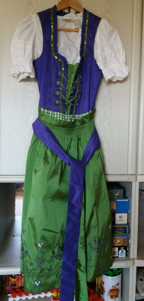 Dirndl grün lila mit Bluse und Schürze in Mainbernheim