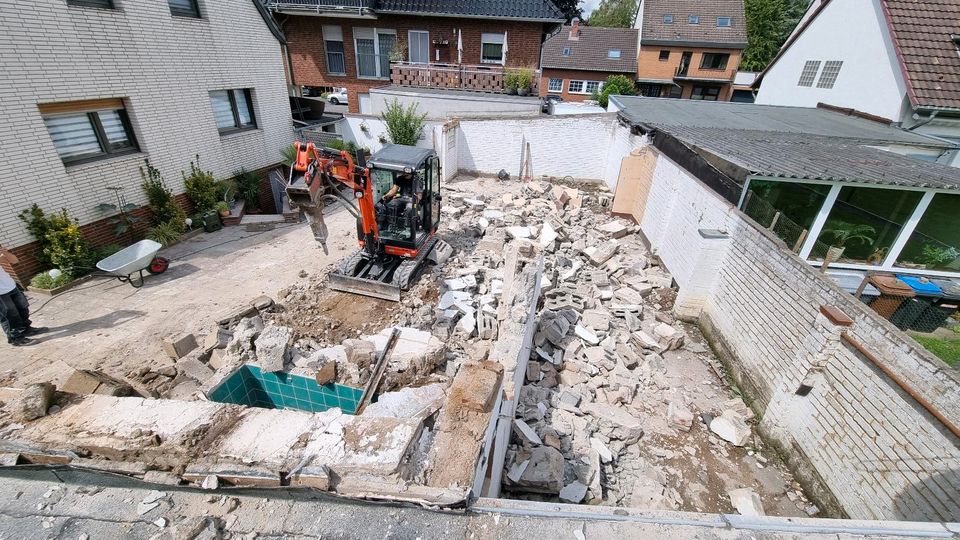 Abbrucharbeiten  Entkernung Abrissarbeiten  Stemmarbeiten Estrich in Brühl