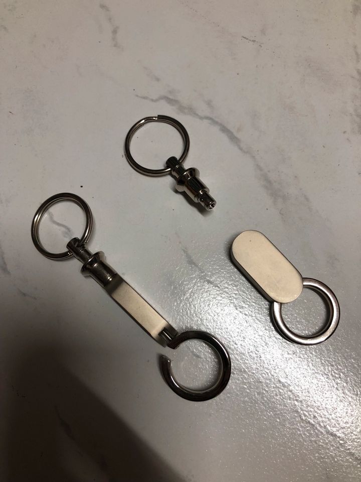 2 Metall-Schlüsselanhänger - stabil - stylisch in Kirchlinteln