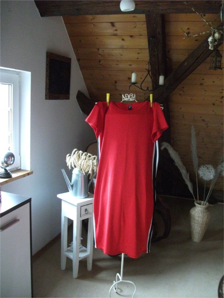 Kleid Sommerkleid rot  sportlich mit Seitenstreifen Gr.L Stretch in Wald