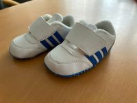 Adidas Baby Schuhe, weiß/blau, z.B süß am Rückspiegel Gr. 17 NEU Hessen - Dreieich Vorschau