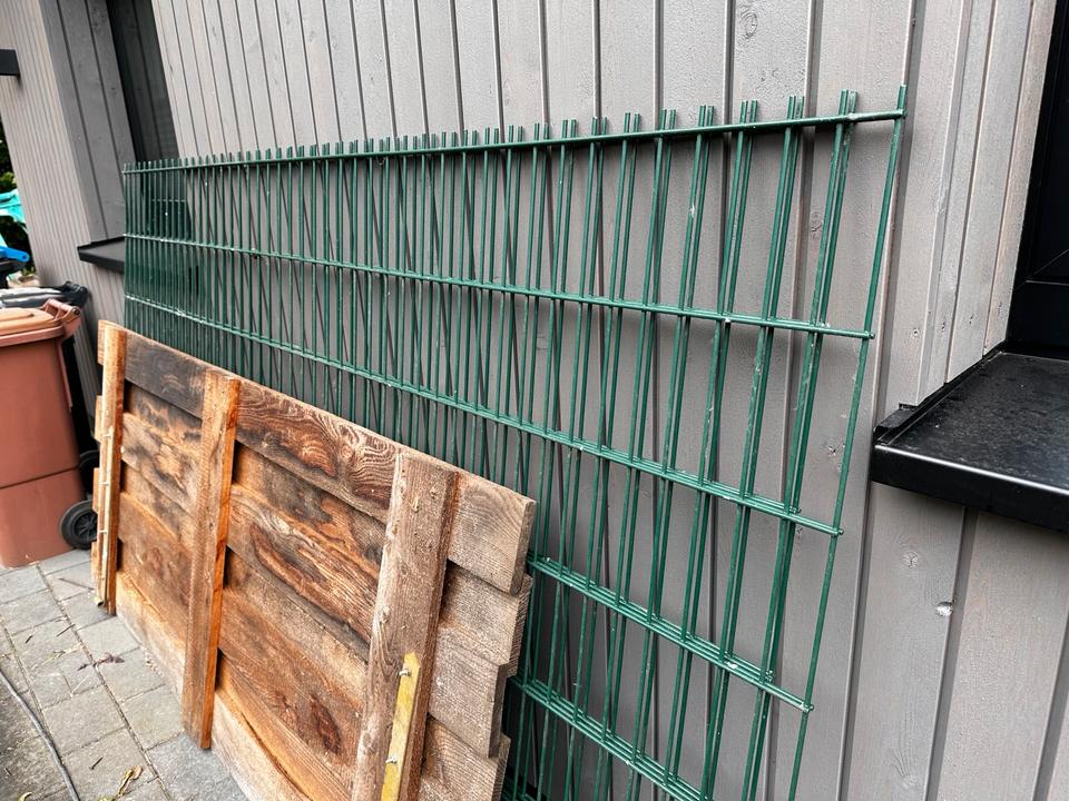 Verschenke Doppelstabmattenzaun, 2 Elemente 144x155 in Nordrhein