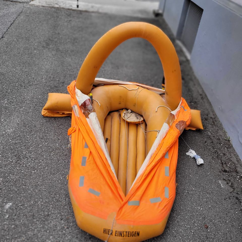 Original Bundeswehr 1 Mann-Flieger-Rettungsschlauchboot Kampfjet in Freilassing