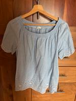 Blaue Bluse mit weißen Stickereien Bayern - Buchhofen Vorschau