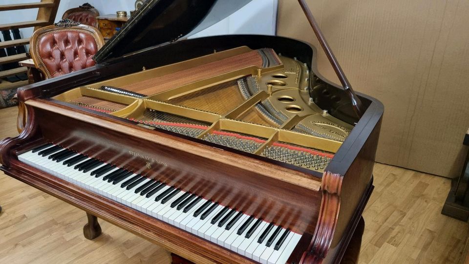 Steinway & Sons Flügel, Modell O-180, *Mahagoniholz/Chippendale* in Altendorf