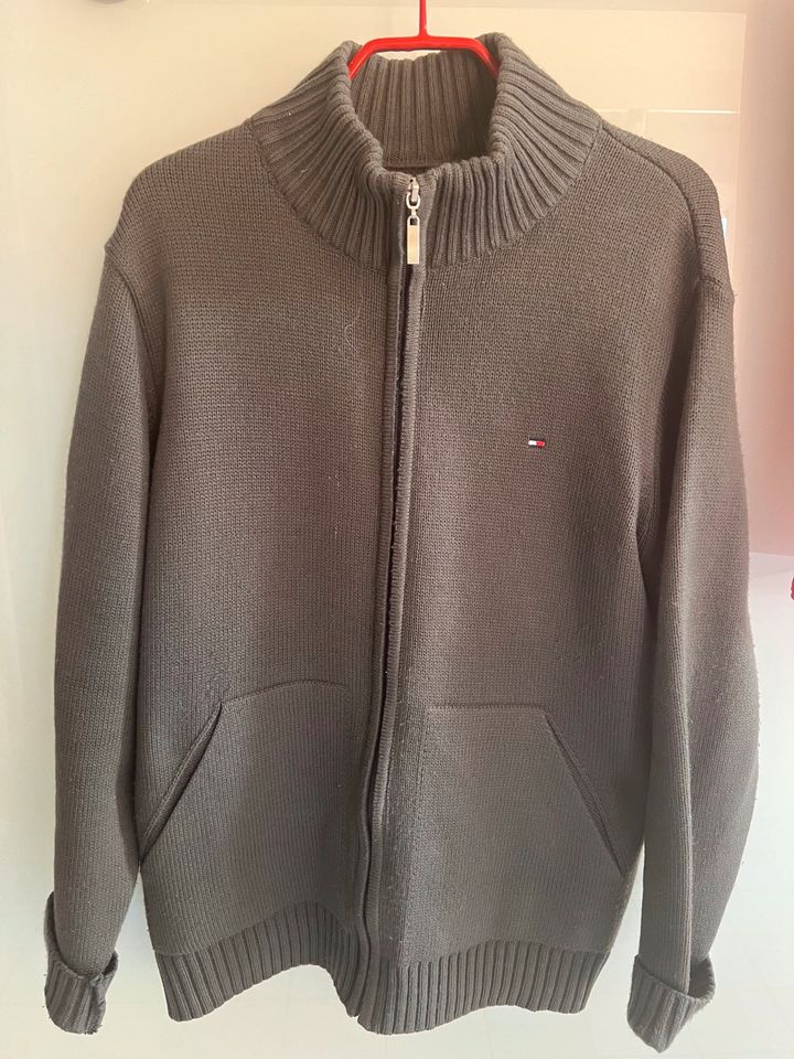 Tommy Hilfiger Strickjacke mit Taschen, Gr. M in Kiel