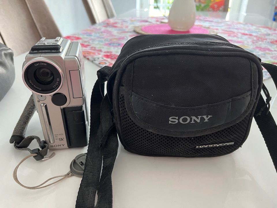 Sony Handycam DCR PC2E PAL Mini in Erftstadt