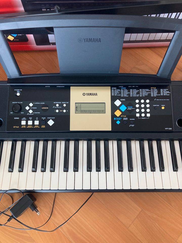 Yamaha Keyboard YPT-220 mit Original Verpackung in Künzell