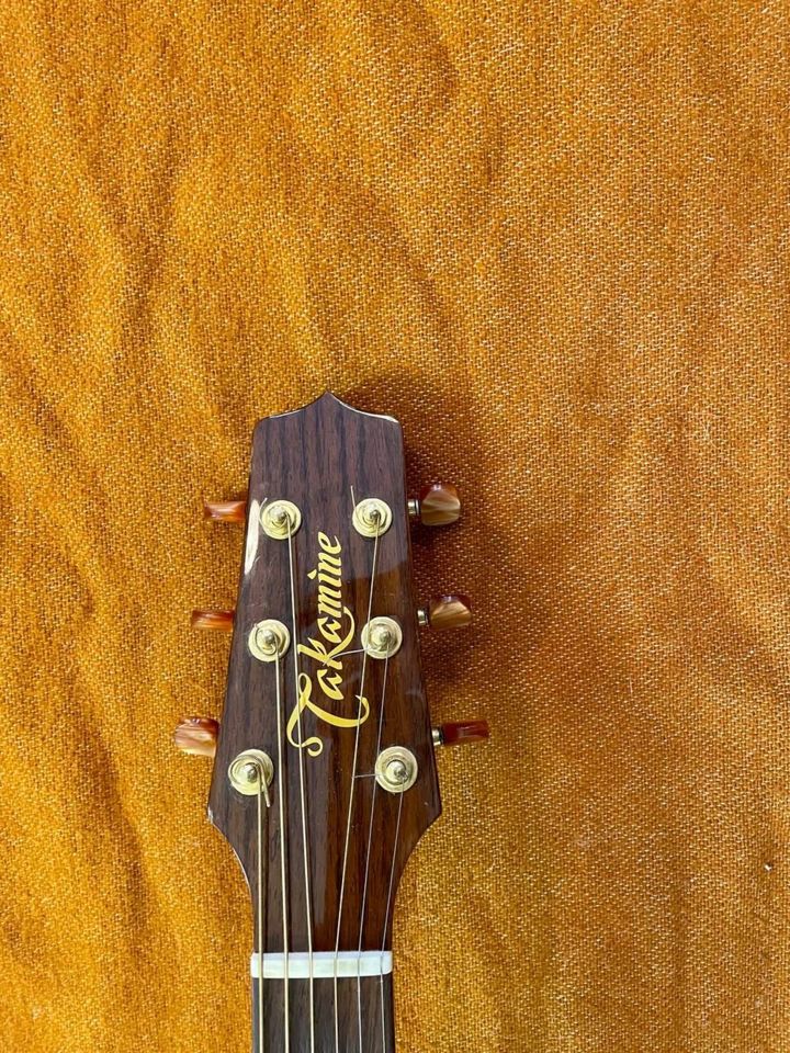 Takamine EAN16C Westerngitarre Cutaway inkl. Koffer in Leipzig