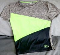 Sportzeug 158 164 Trainingsanzug  T-Shirt kurz grün schwarz Junge Mecklenburg-Vorpommern - Stralsund Vorschau