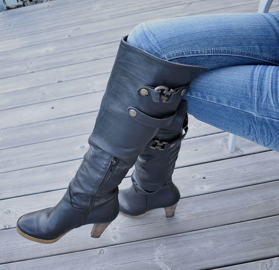 Raffinierte Echtleder High Heel Overknee Stiefel Gr. 38 variabel in Neulingen