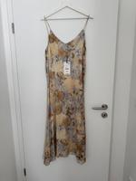Kleid von Zara NEU Hessen - Rüsselsheim Vorschau