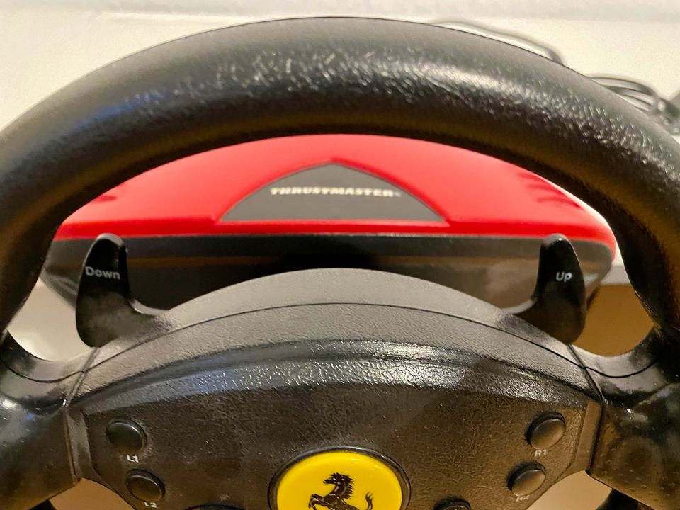 THRUSTMASTER Ferrari Lenkrad mit Pedalen für PS1+PS2 in Bad Rappenau