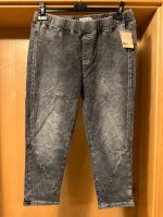 Tredy Jeans Capri Grau Strass 42 NEU mit Etikett Nordrhein-Westfalen - Minden Vorschau