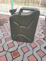 Kanister Benzin / Diesel 20l Oliv DDR Ostalgie Thüringen - Rositz Vorschau