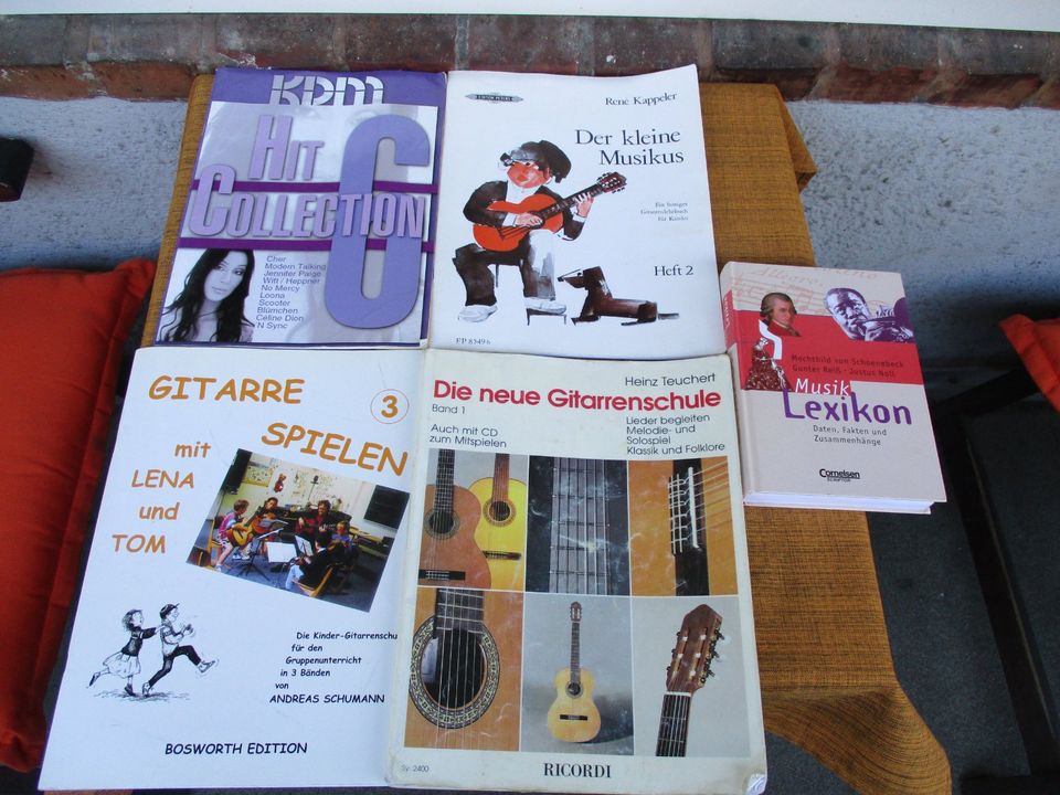 Diverses Gitarrenzubehör, Gitarrenbücher, Kabel, Ständer, Stück! in Hamburg