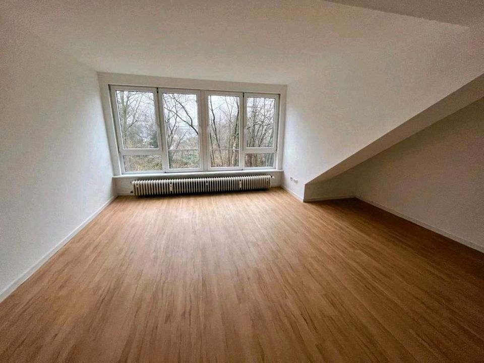 Helle schöne 3 Zimmer Wohnung in Düren zu verk., 72 qm, Dachg. in Düren