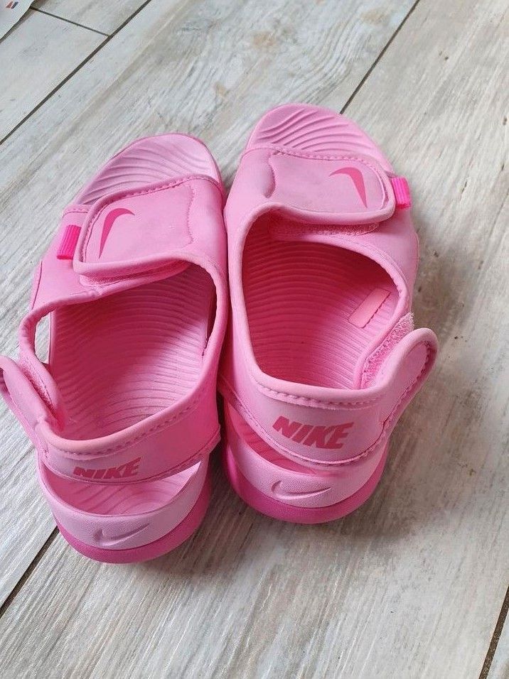 NIKE*2 Paar Badeschuhe*PINK*Klettverschluss*Größen 31 & 32 in Kiel