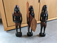 Handgeschnitzte Figuren 1 afrikanischer Krieger und zwei Frauen Nordrhein-Westfalen - Jüchen Vorschau