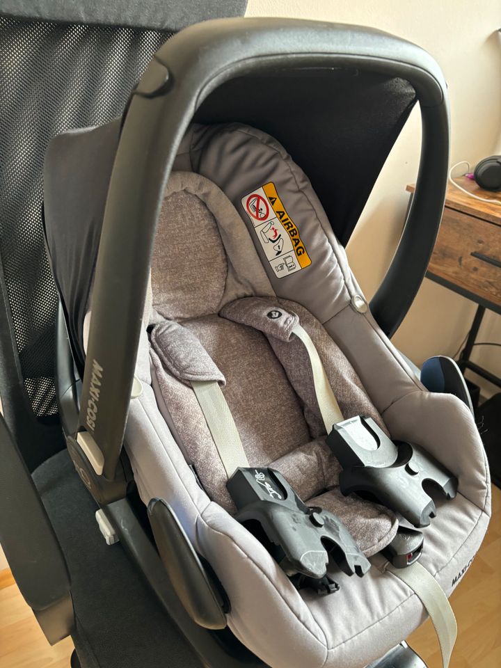 Kinderwagen 3 in 1 Maxi Cosi Adorra, Base FamilyFix one, Adapter in München