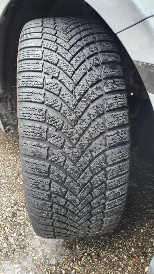 Winterreifen Bridgestone Blizzak LM 005 - 225/40 R18 in Hockenheim