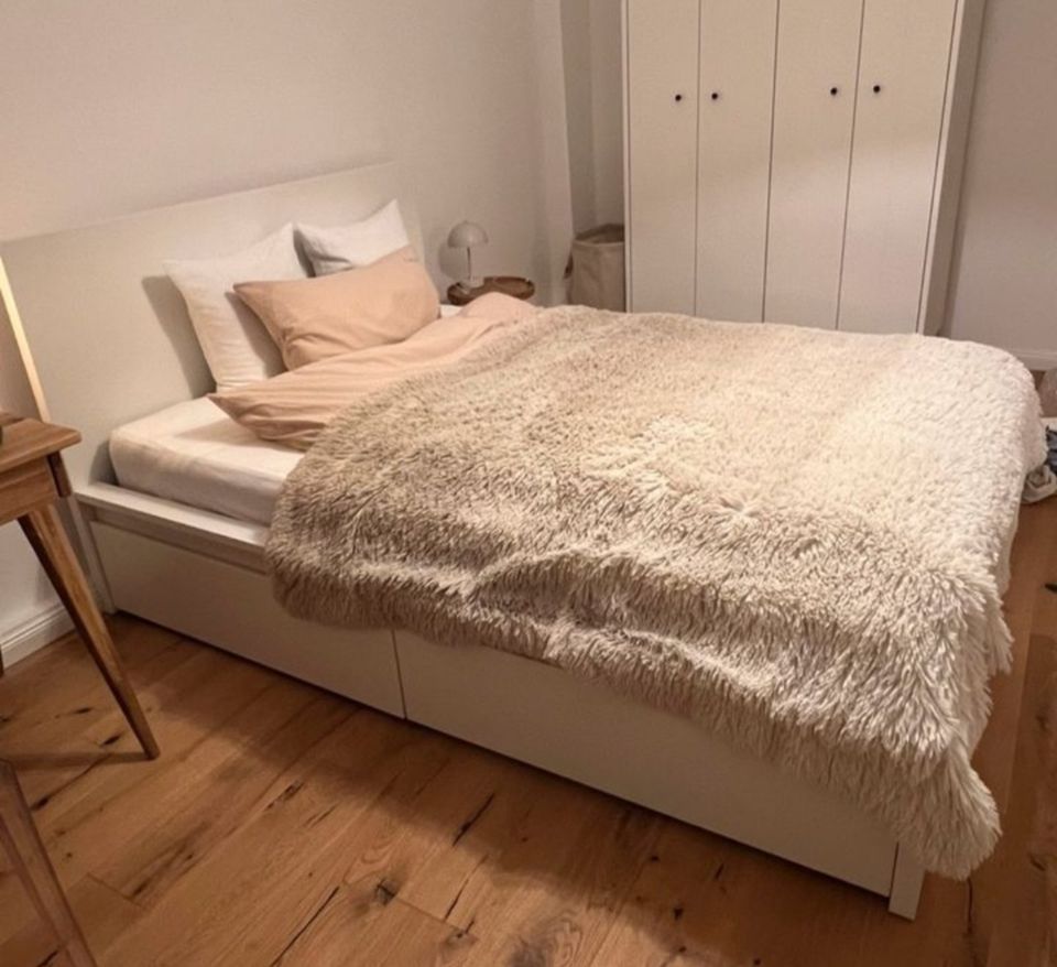 Reserviert • Bett 140 x 200 (Ikea Malm) + Lattenrost + Matratze+g in Aachen