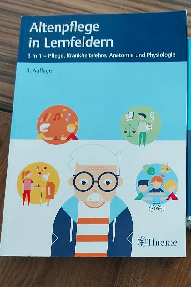Thieme Pflege Lernbuch Altenpflege in Calbe (Saale)