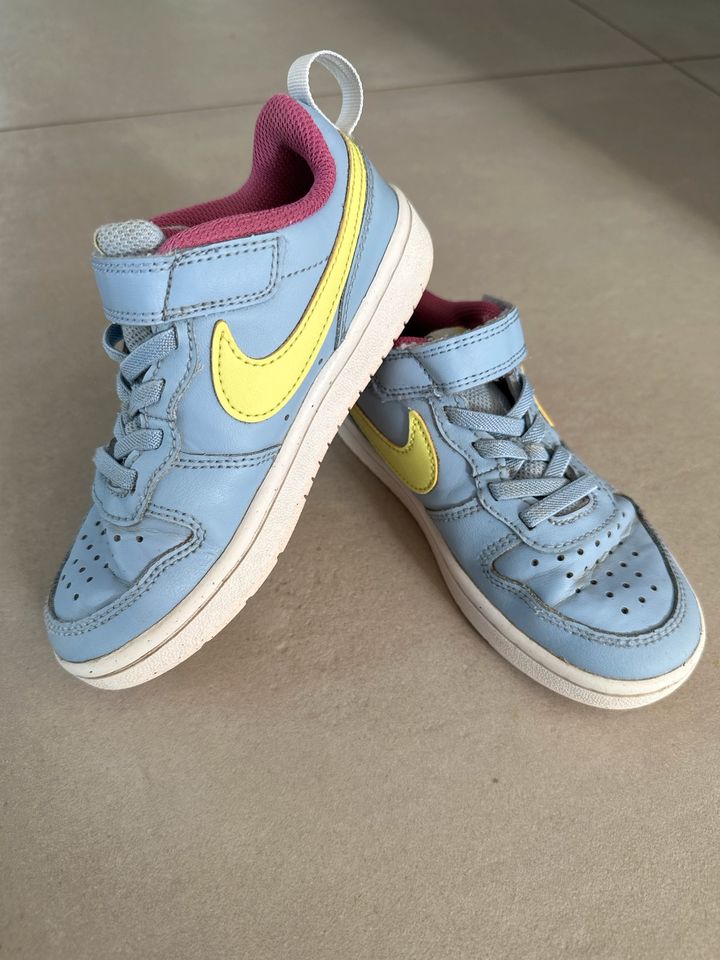 Nike Turnschuhe Sneaker Gr. 28 hellblau-gelb-pink in Kelkheim