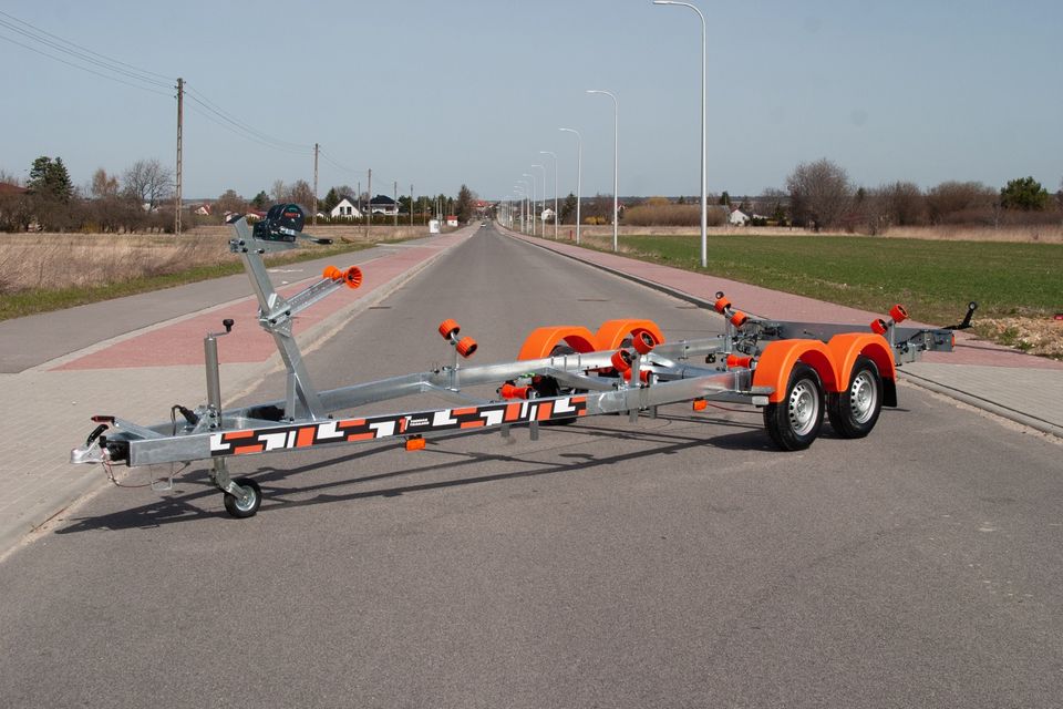 ➡️ Bootstrailer Trailer Boot Bootsanhänger 2500Kg 7,2M 100Km/h in Magdeburg